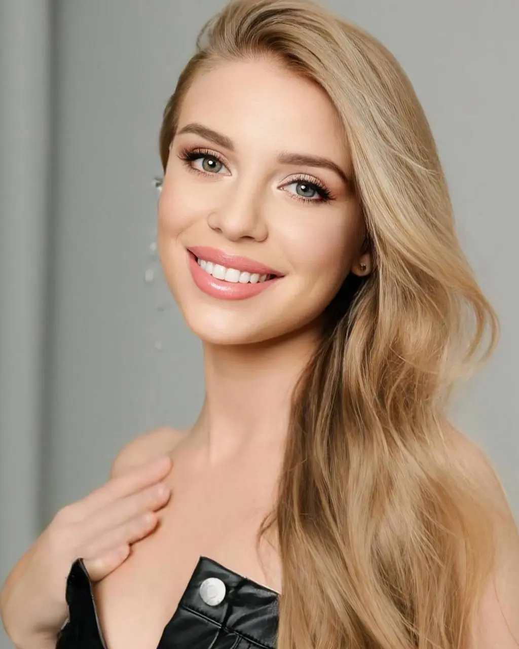 See Lady's Profile
