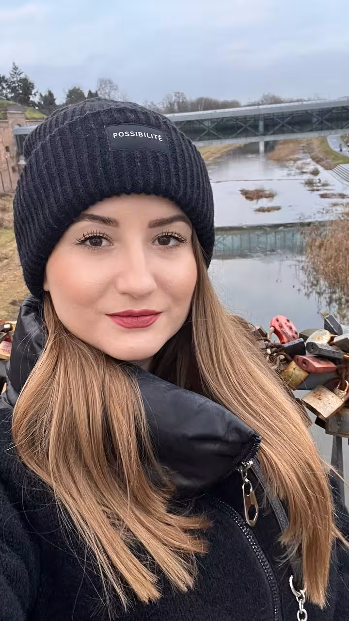 Visit Lady's Profile