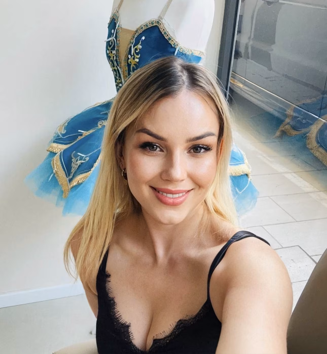 See Lady's Profile